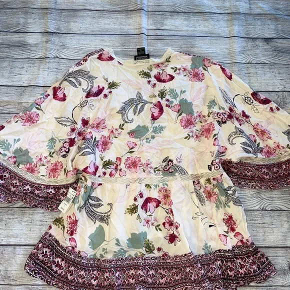 New Angie Top Size Large - Picture 5 of 5